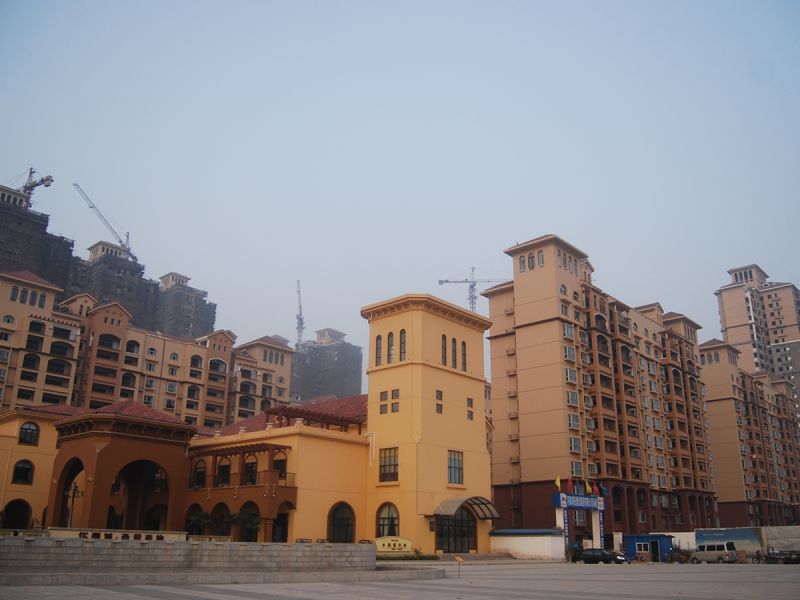 華強(qiáng)城一期二標(biāo)段工程（2010年省文明工地、省“結(jié)構(gòu)中州杯”工程）